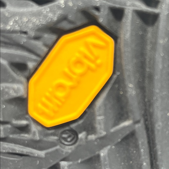 Manitobah Mukluks Boots Leather Proudly Indigenous Grey Size 9 Vibram Sole - Picture 8 of 8